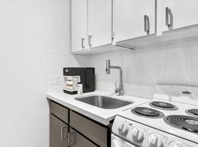 Gilmore Apartments | Fully Renovated Studios & One Bedrooms in West Seattle