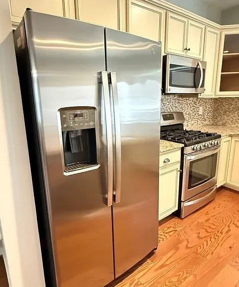 8057 Ellendale Dr — Photo 7