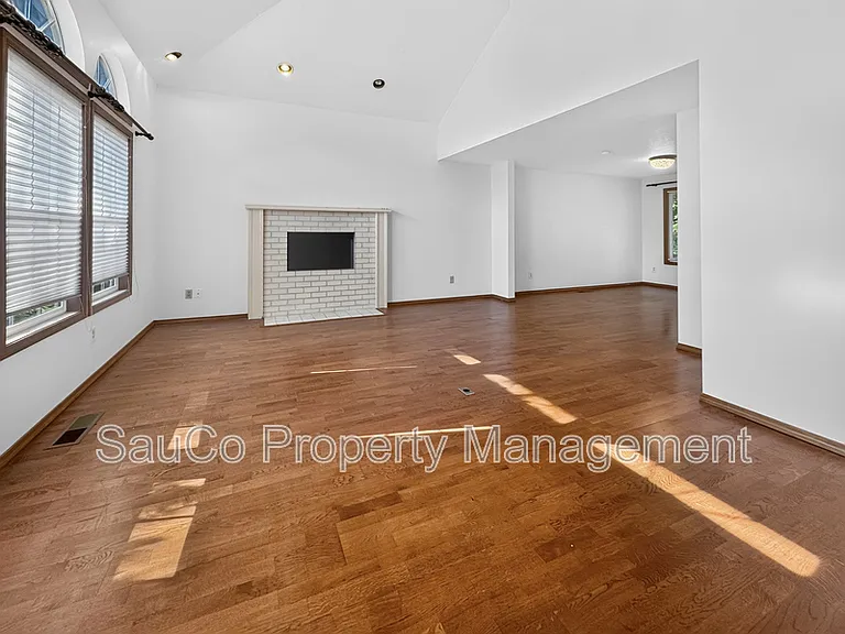 1587 NE 57th Ave — Photo 8