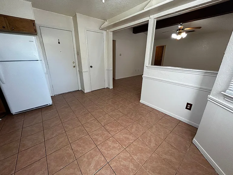 215 Bridle Dr — Photo 7