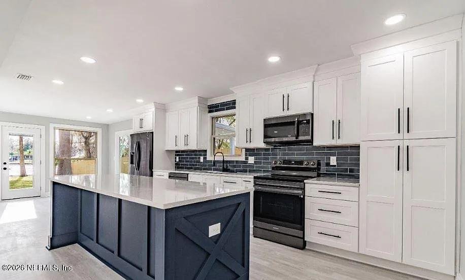 3 bed, 2.0 bath, 1750 sqft, $3,450 — Photo 3