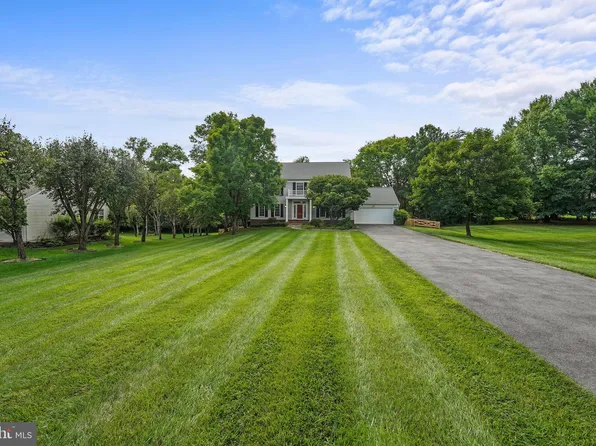 2714 Mustang Dr, Herndon, VA 20171