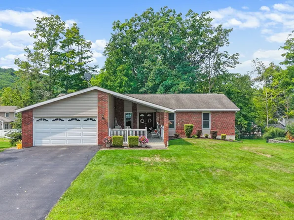 30 Oakwood Dr, Apalachin, NY 13732