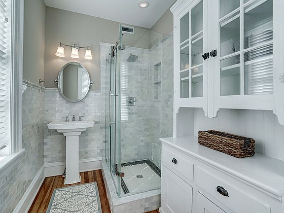 3rd image of 301 S Arthur Ashe Blvd APT 6