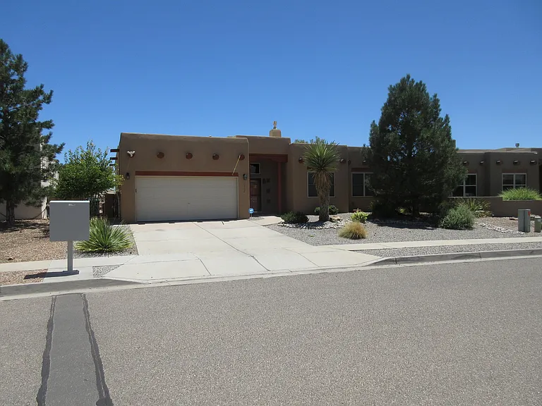 1312 Tiffany Ln SE — Photo 2
