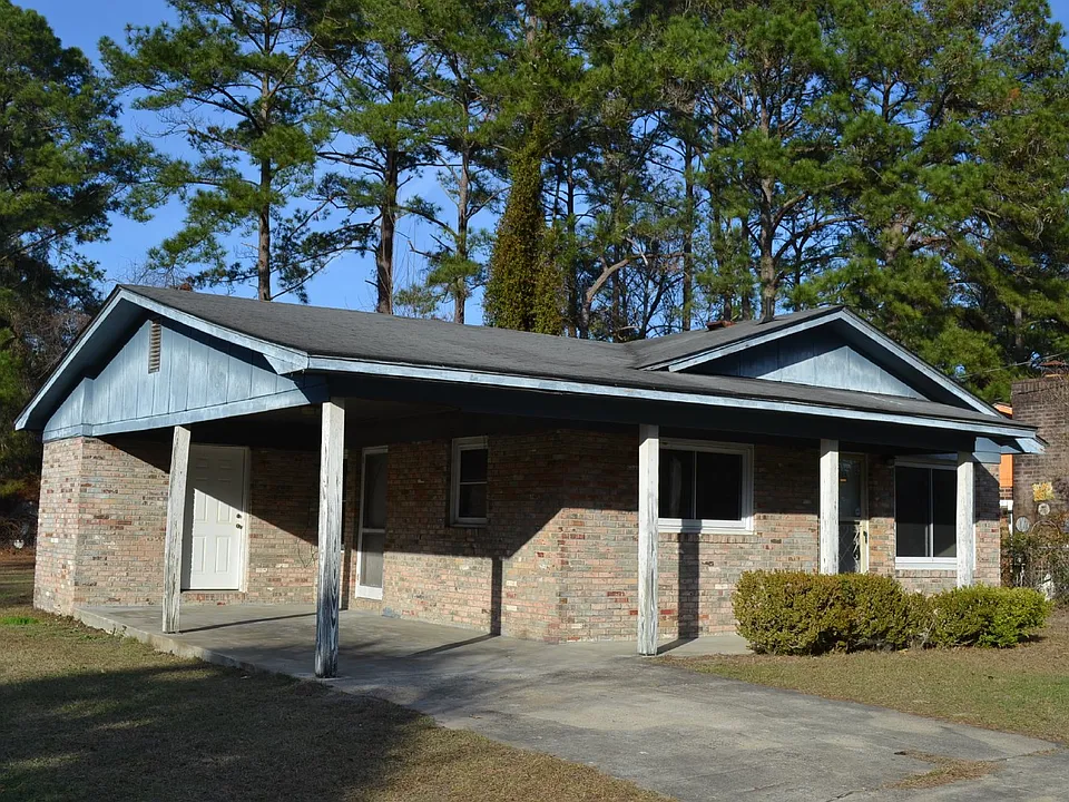 605 Azalea St