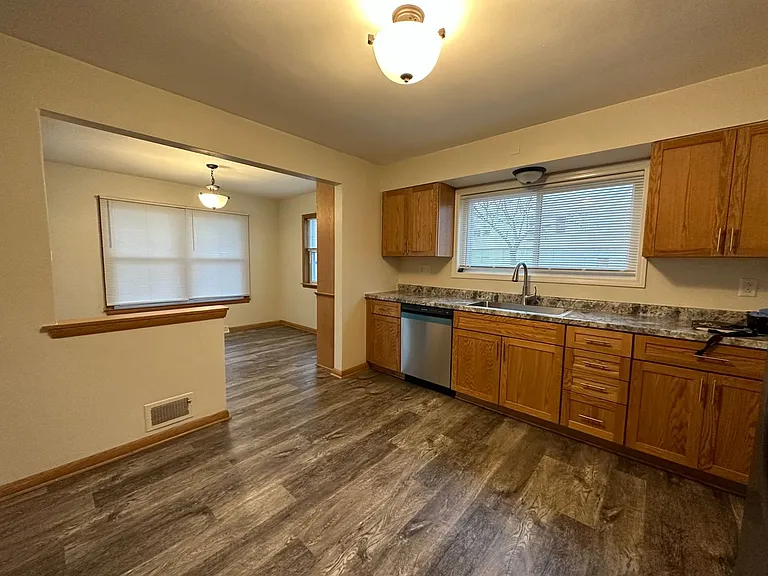 6301-6301A W Lakefield Dr — Photo 4