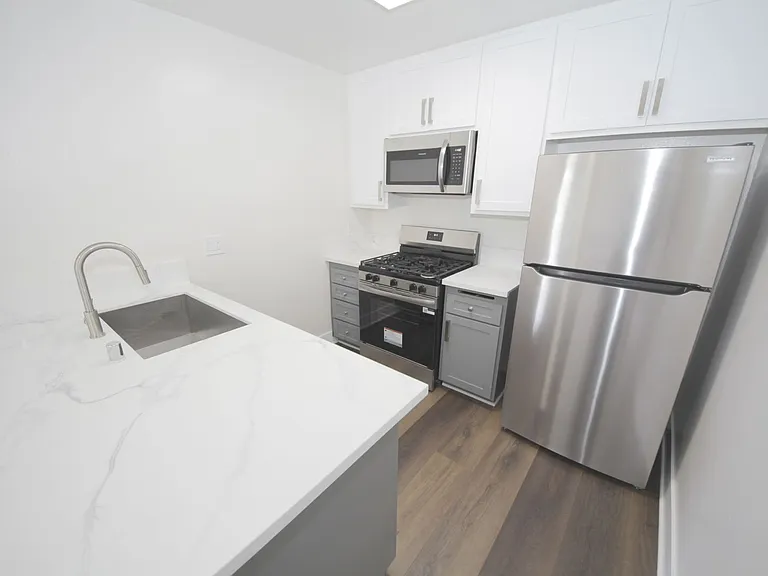 10615 Rose Ave — Photo 16