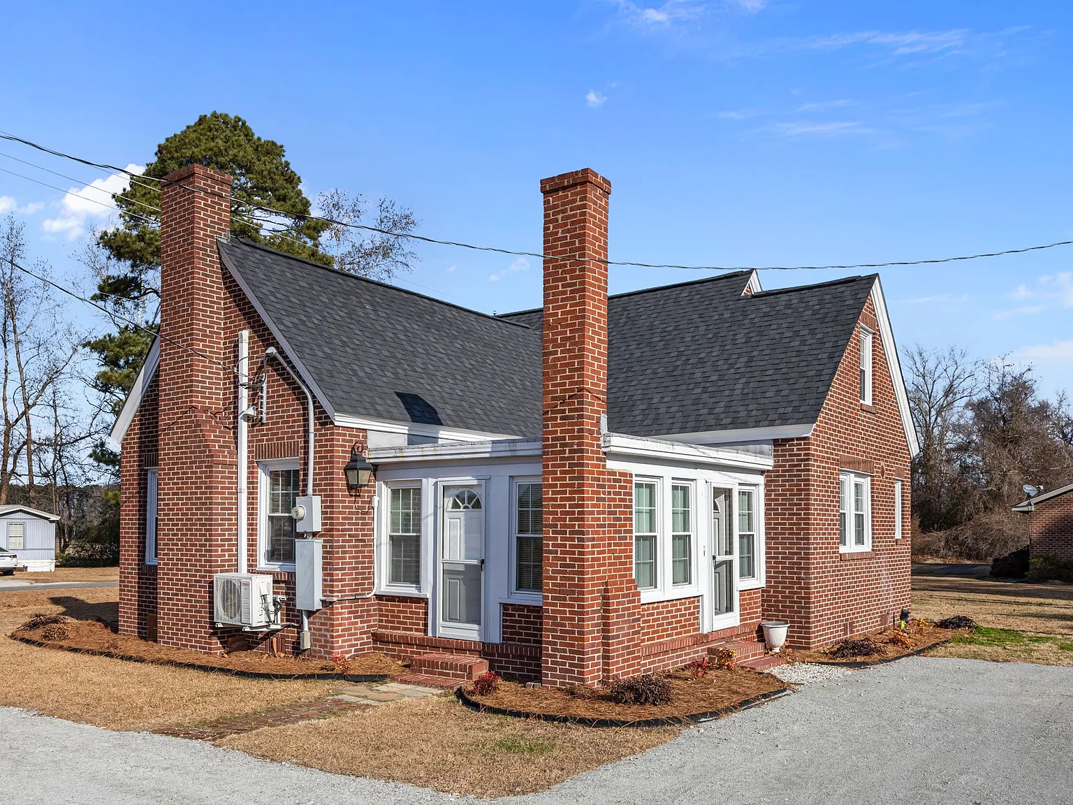 2 bed, 1.5 bath, 1650 sqft, $1,200 — Photo 1