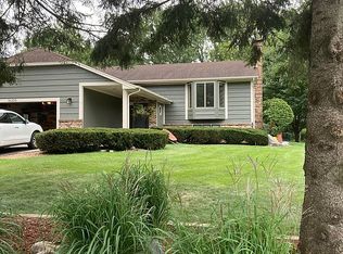 16205 Black Oaks Ln, Wayzata, MN 55391