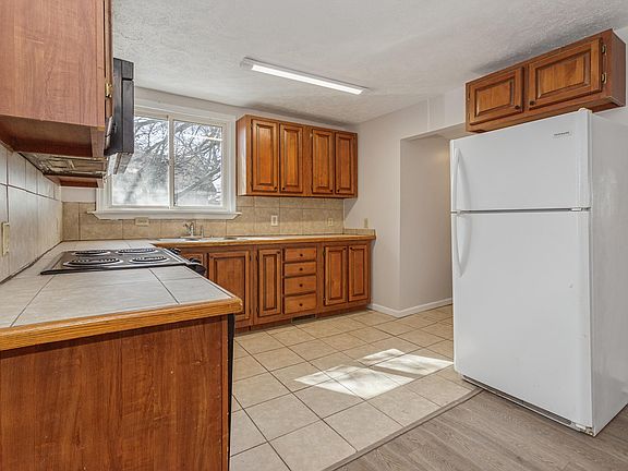 3rd image of 309 N Red Bud Trl
