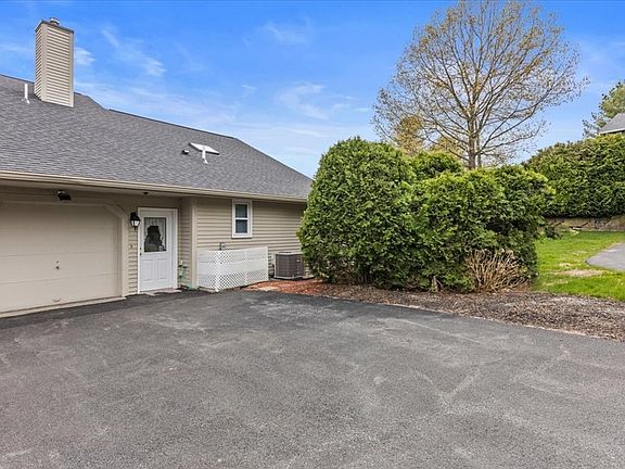 3rd image of 5 Ascot Ln #5