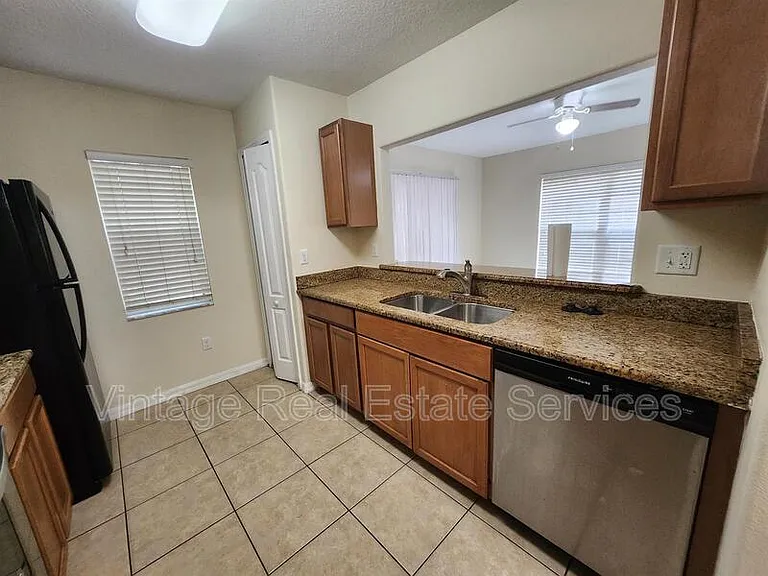10932 Keys Gate — Photo 8