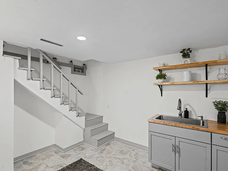 7809 Rosewood Dr — Photo 29