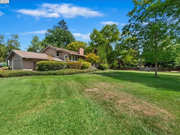 16 Rolling Green Cir, Pleasant Hill, CA 94523