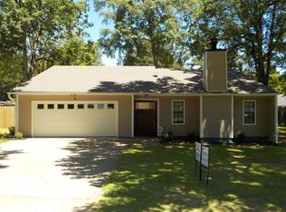 2 Orange Blossom Cir, Little Rock, AR 72210