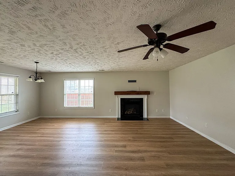 1608 Kershaw Loop — Photo 3