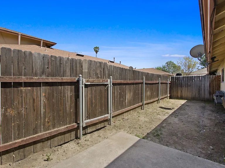 14561 Del Amo Ave #B — Photo 15