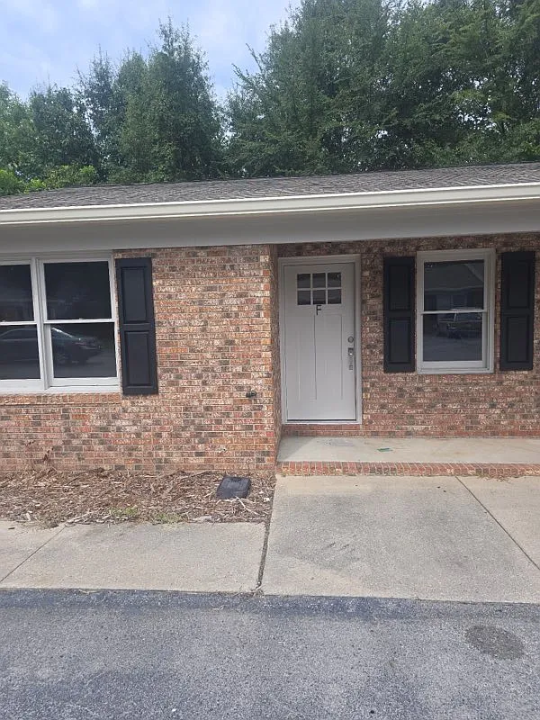 2 bed, $795 — Photo 1