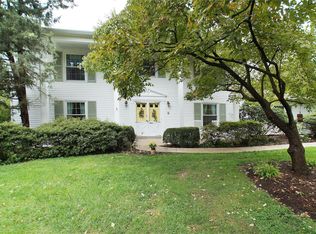 202 River Bend Cir, Chesterfield, MO 63017