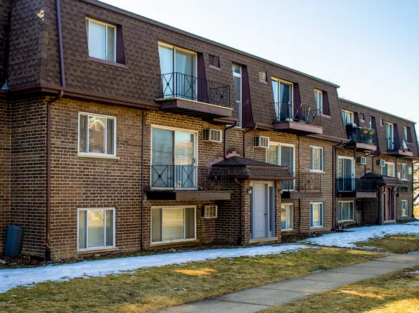 10457 Dearlove Rd #1A, Glenview, IL 60025