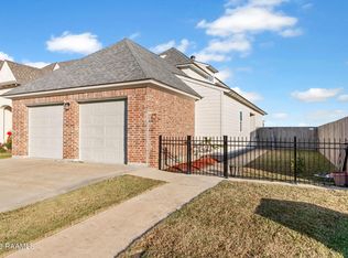 305 San Sebastian Dr, Youngsville, LA 70592