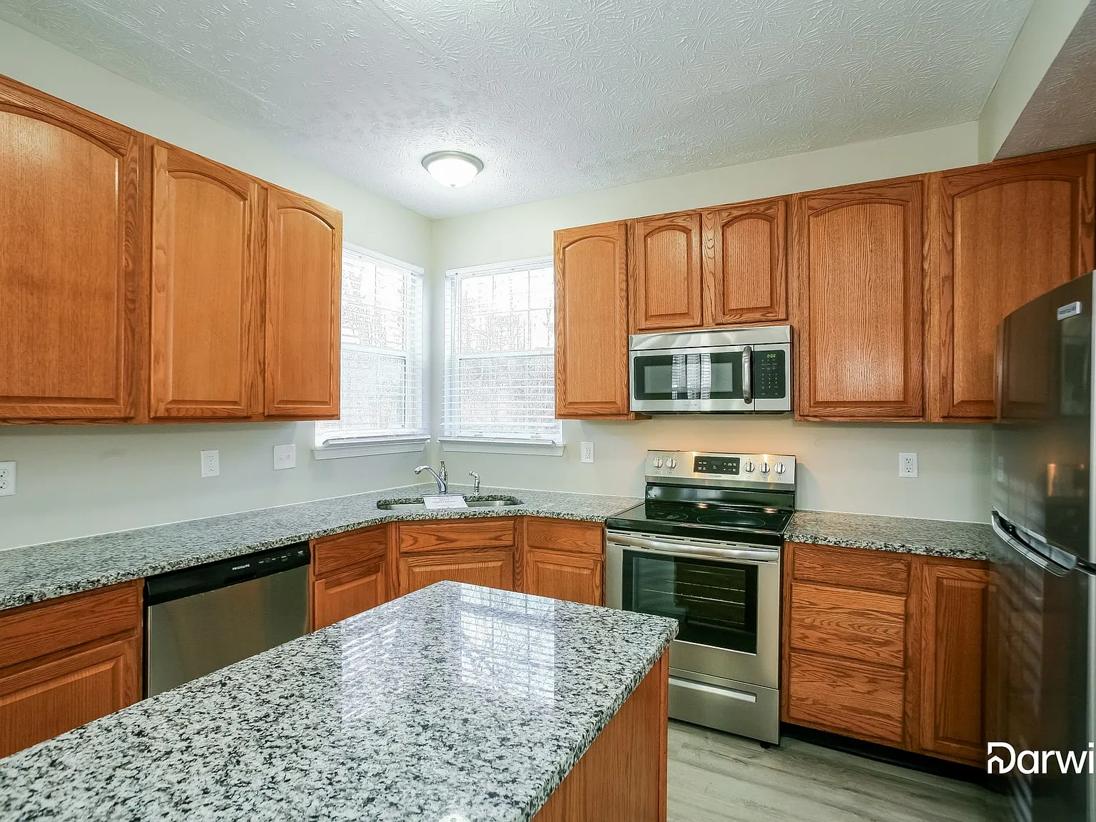 4 bed, 2.5 bath, 2130 sqft, $2,350 — Photo 3