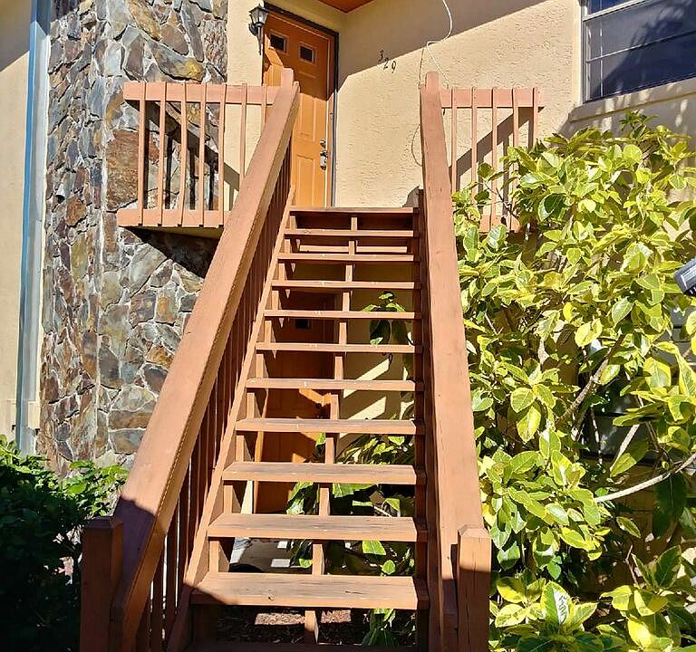 329 MANOR PICTURED UPSTAIRS UNIT