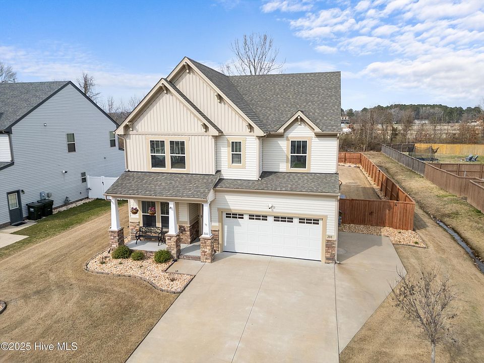 1st image of 200 Shady Oaks Way