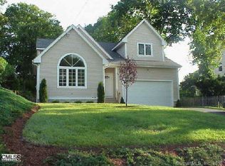 8 Bettswood Rd, Norwalk, CT 06851