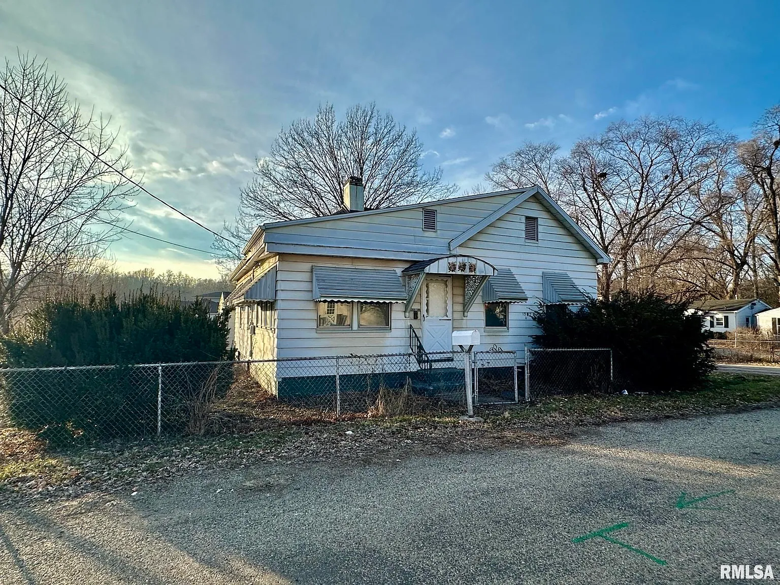 1307 S Moffatt St photo 1