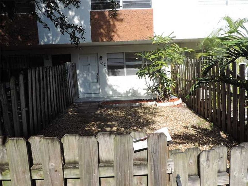 1st image of 1520 NE 151st St #102