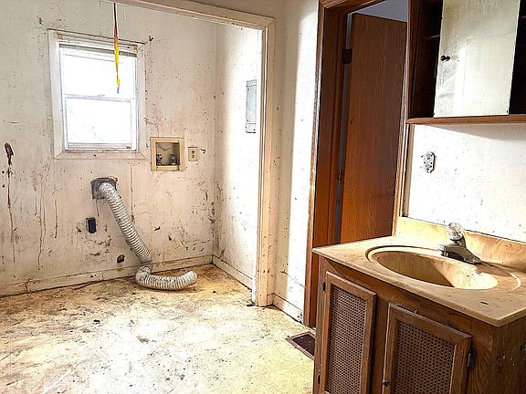 5th image of 12 Boone St