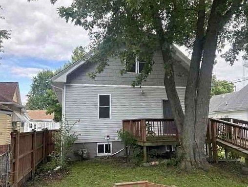 3rd image of 208 N Oak St