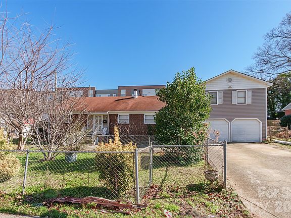 3rd image of 3819 Ellenwood Pl