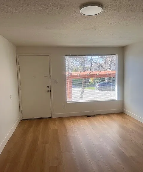 953 E Browning Ave — Photo 5