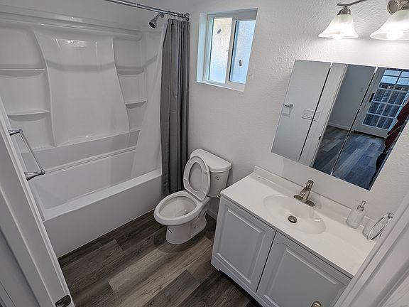 2nd image of 434 Morse Ave #3