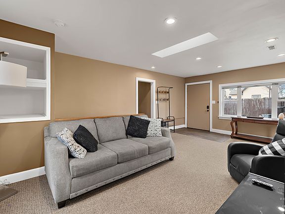 5th image of 15 W Woodstock St