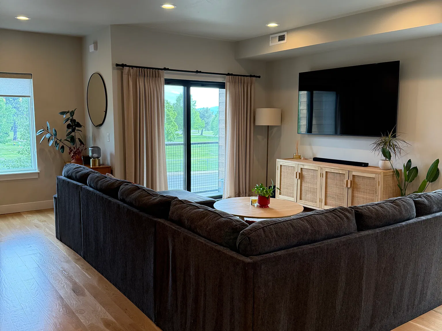 3 bed, 1950 sqft, $3,200 — Photo 3