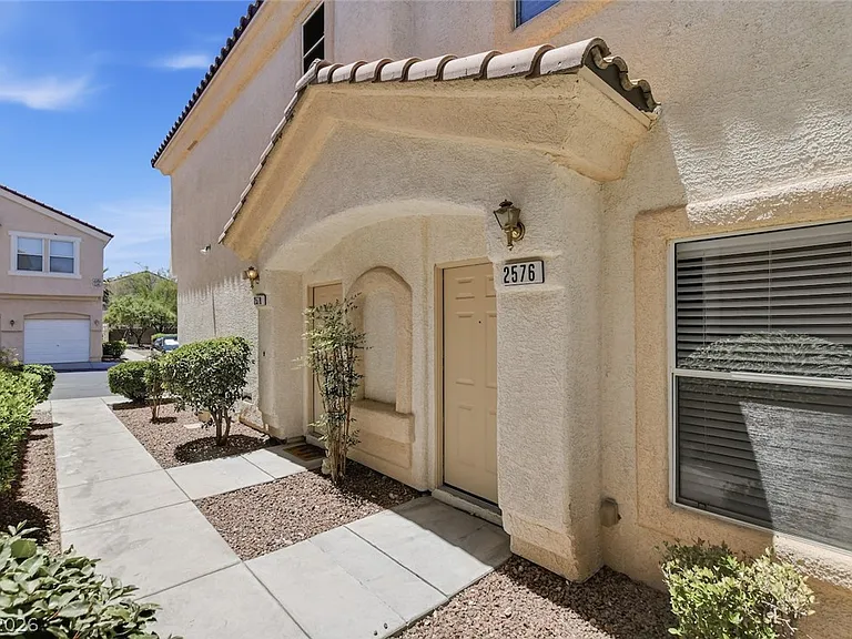 2576 Velez Valley Way — Photo 12