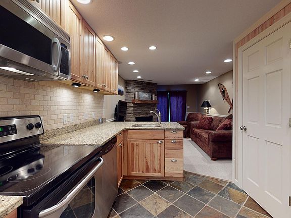 5th image of 30-142 Shamrock Cir
