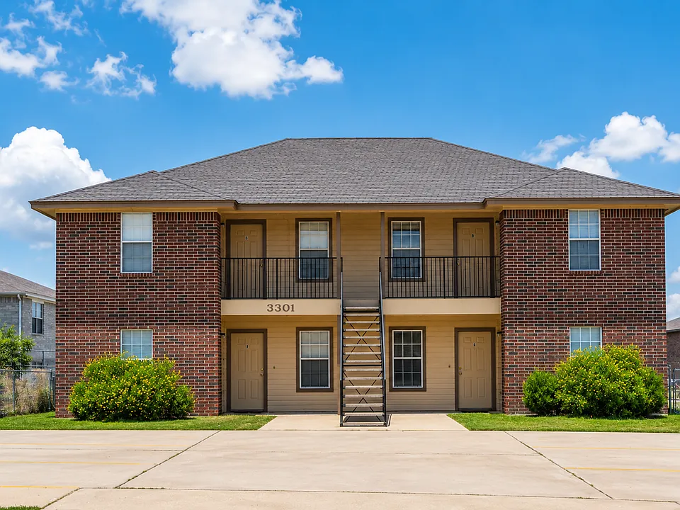 3301 Barcelona Dr