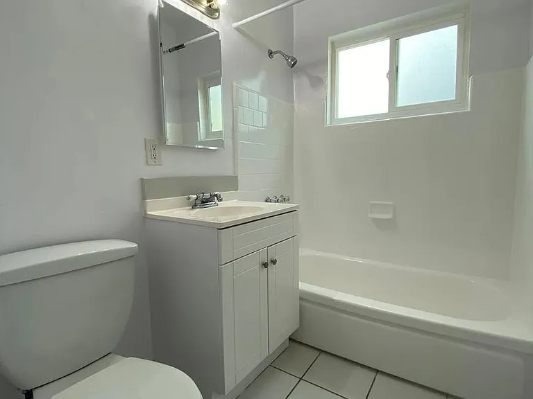 241 4th Ave #10 — Photo 10