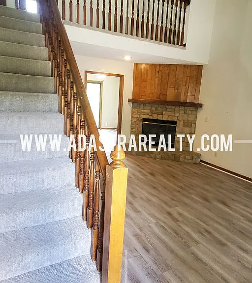 6622 W 149th Ter — Photo 2