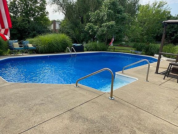3rd image of 6228 Summerville Ln