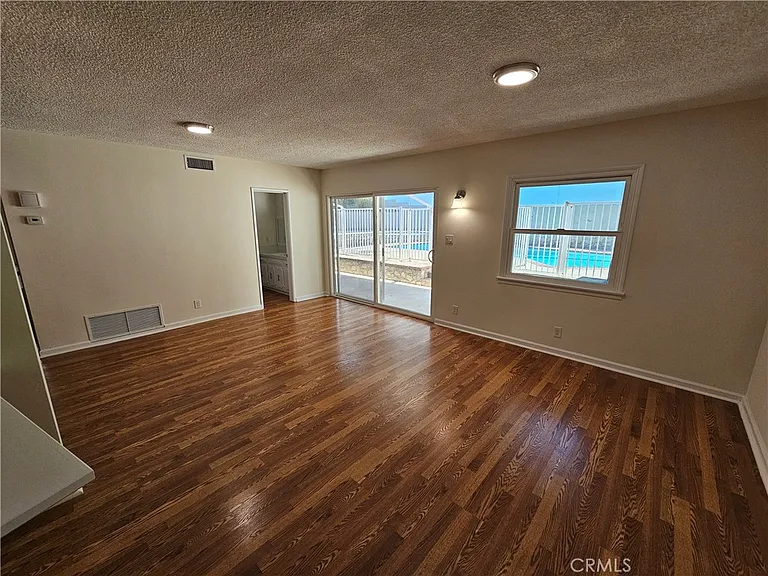 4642 Briggs Ave — Photo 13
