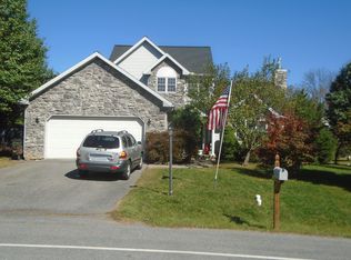 31 Waxwood Rd, Shoemakersville, PA 19555