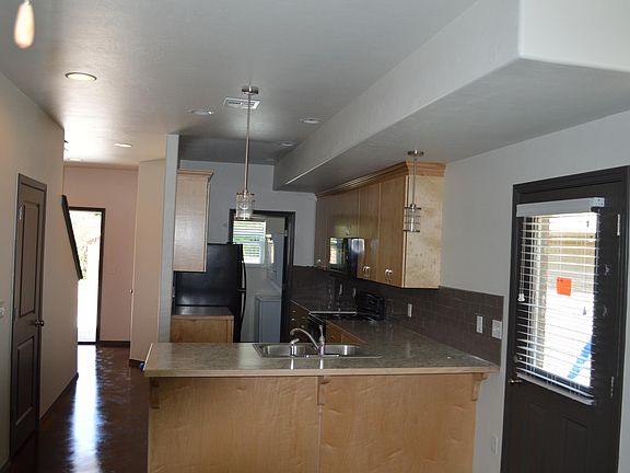 5th image of 136 W Elm Ave