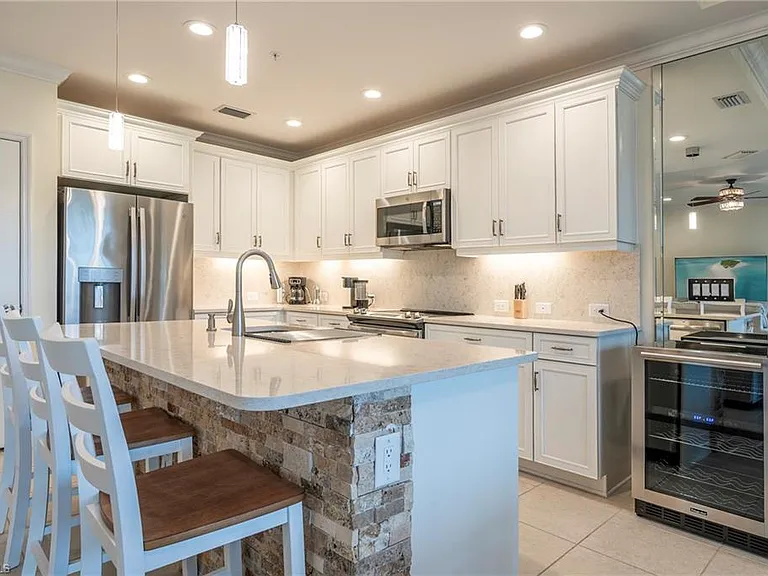 6954 Avalon Cir #702 — Photo 21