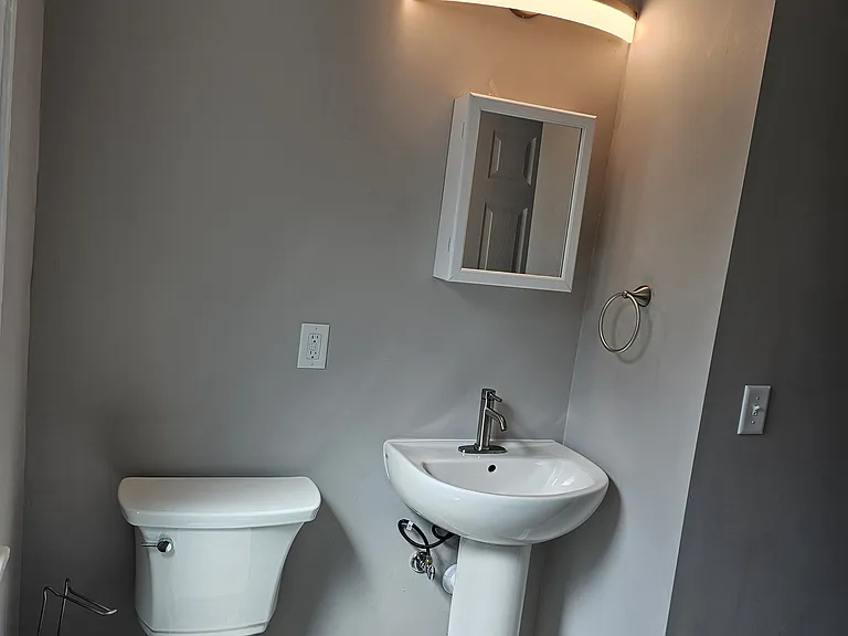 6250 Clemens Ave #1W — Photo 11
